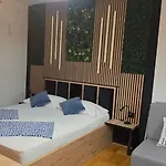 Apartment Lea I Lovro