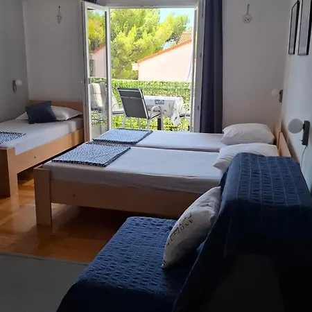 Lea I Lovro Apartman Brela