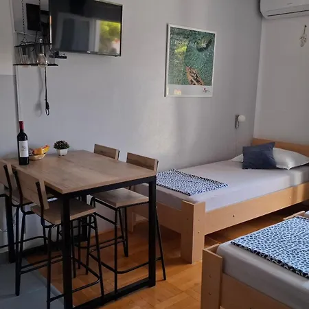 Appartement Lea I Lovro Brela