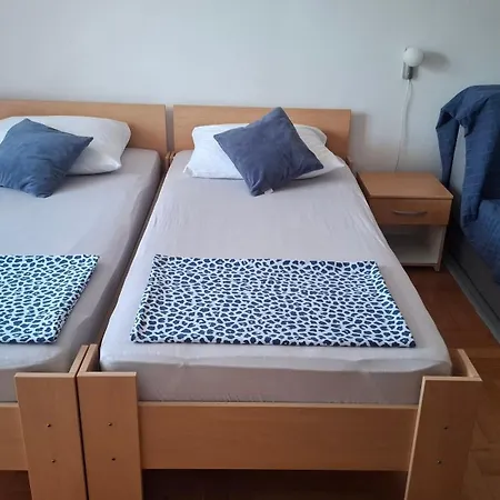 Lea I Lovro Apartman Brela