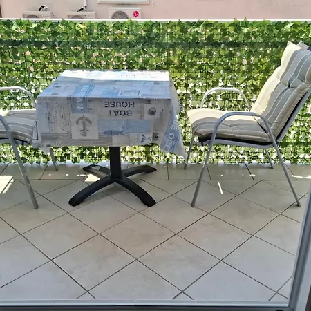 Appartement Lea I Lovro