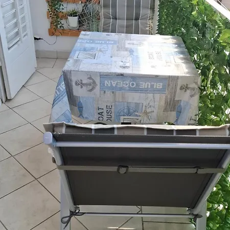 Lea I Lovro Lejlighed *