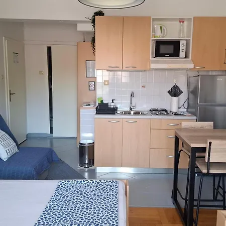 Lea I Lovro Lejlighed *