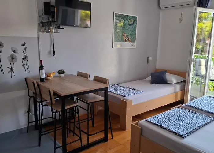 Apartamento Lea I Lovro Brela